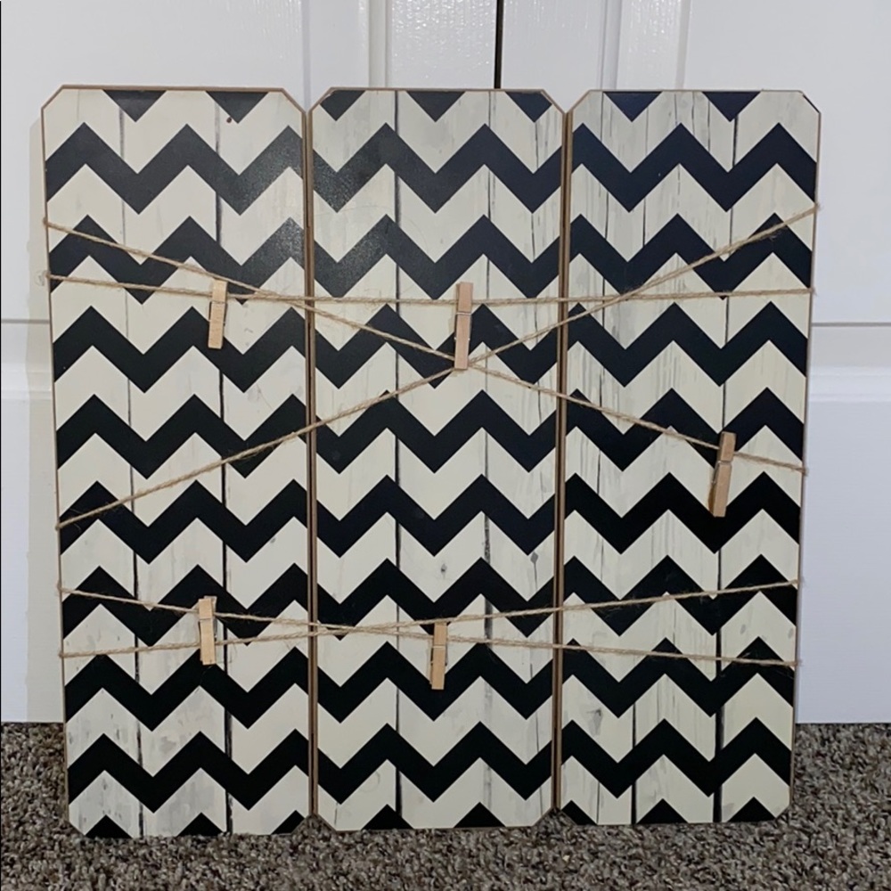 Photo hanger